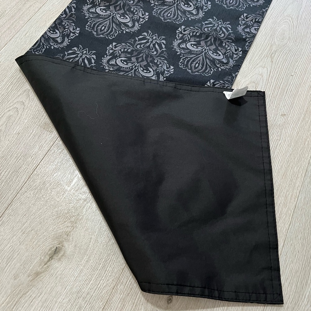 Table Runner - Picture 5 of 5